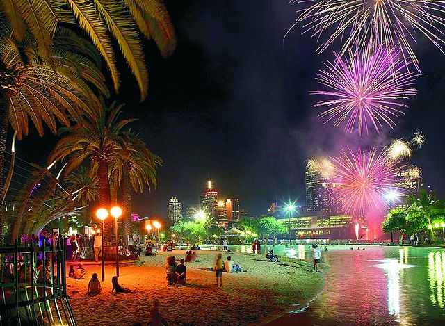 640px-Southbank_Beach_Fireworks_Night