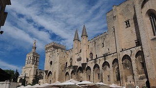 avignon-1521475_640